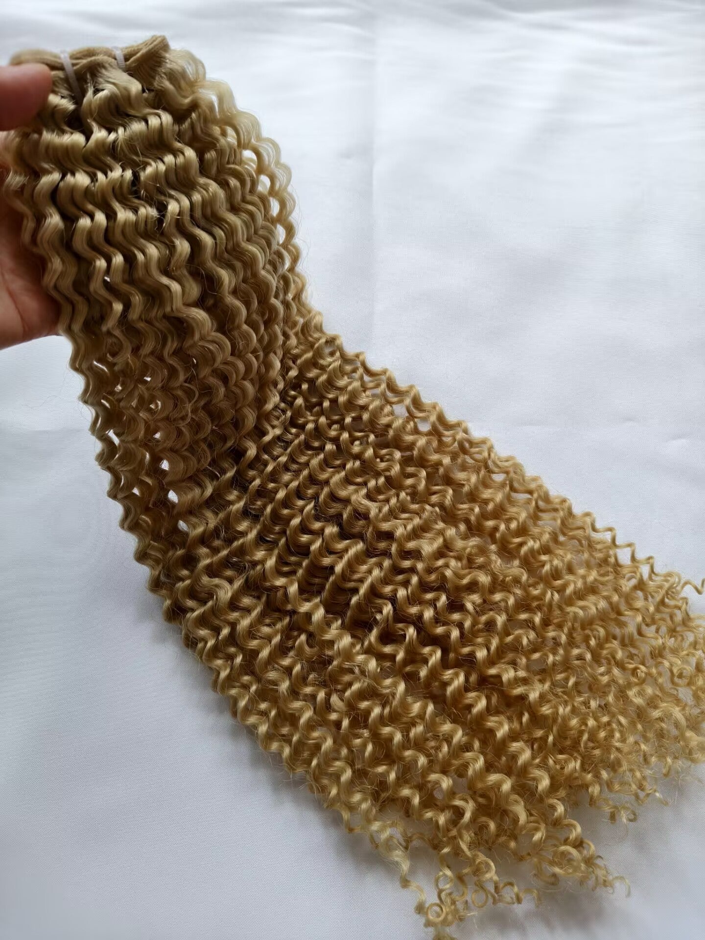 Luxury Light Blonde big kinky curly human hair bundles-use raw one donor hair to bleach Clytie raw hair itself can last 5+years.salon's favorite 100% real human hair