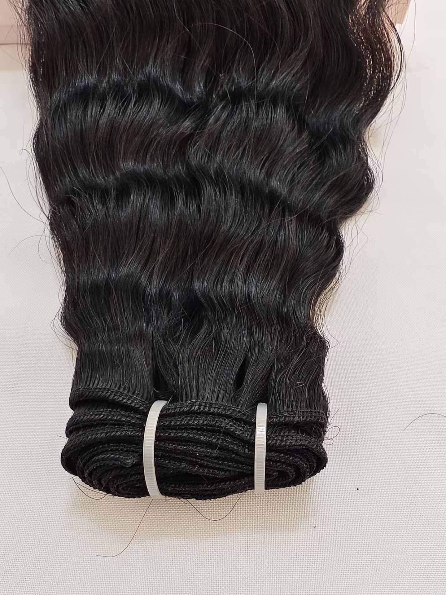 Last 5 Years Wavy Human Hair Bundles Natural Color, One Donor Wavy Raw Virgin Human Hair Bundle